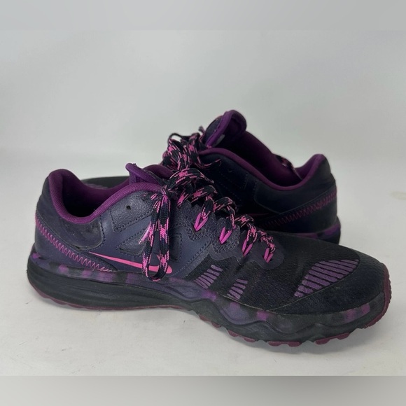 Nike Women's Black and Pink Athletic Shoes - Picture 5 of 7